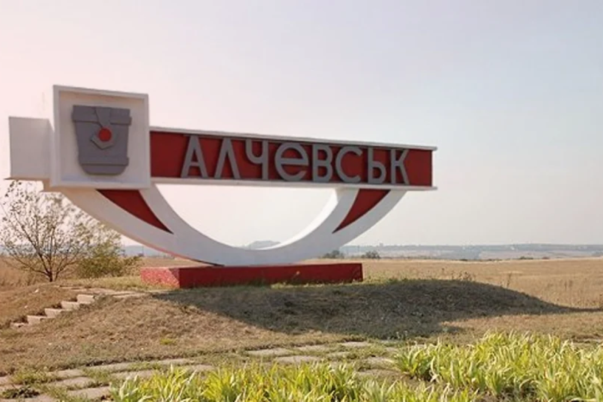 "Одразу з піском, та це ж Мальдіви!": в окупованому Алчевську з крана пішла жовта вода "Одразу з піском, та це ж Мальдіви!": в окупованому Алчевську з крана пішла жовта вода