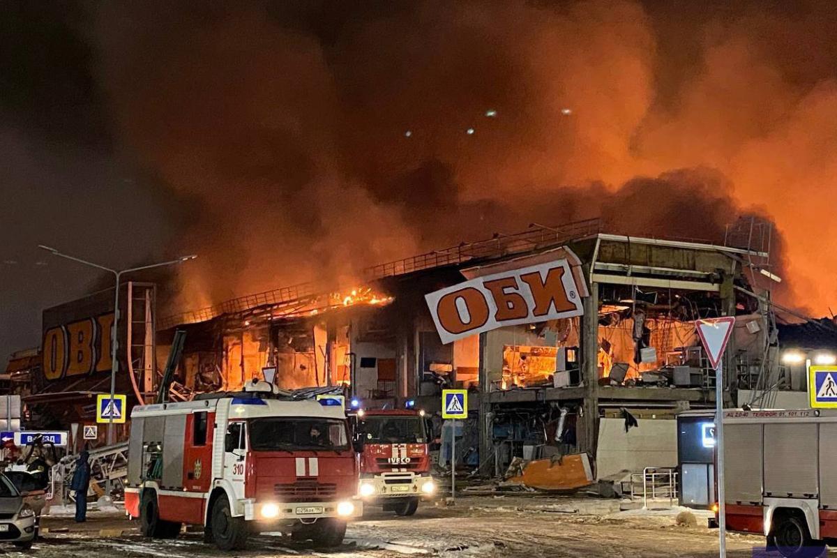 У Москві горить ТЦ "МЕГА Хімки": відео вибуху та пожежі опублікували у мережі У Москві горить ТЦ "МЕГА Хімки": відео вибуху та пожежі опублікували у мережі