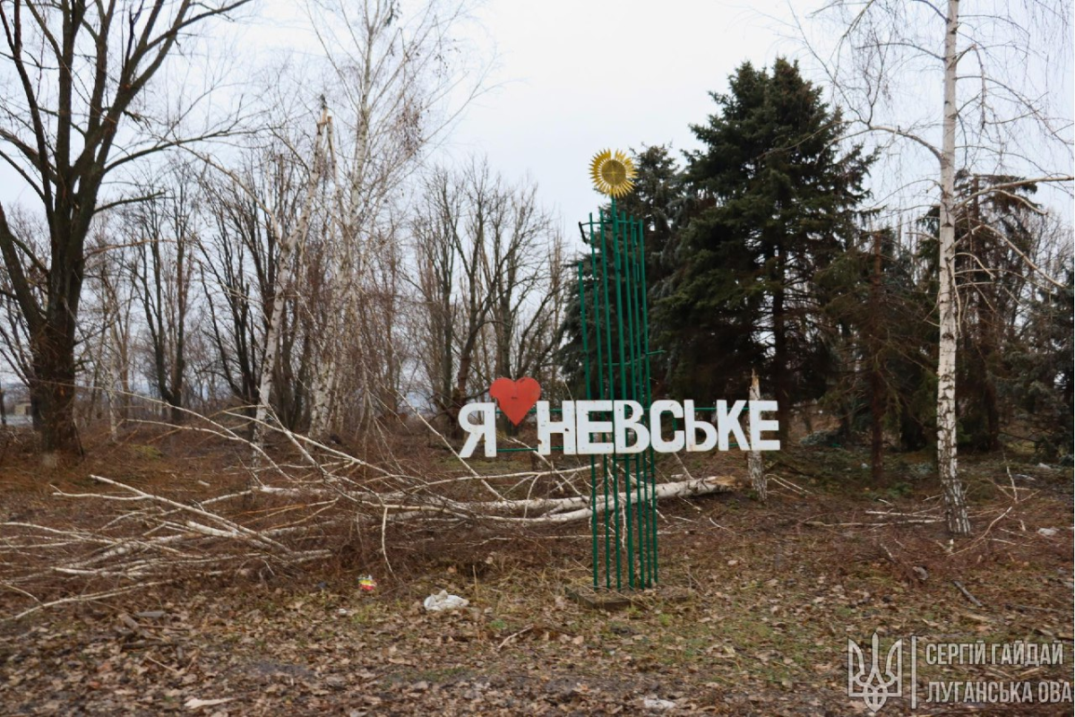 Суцільна руїна, з вирвами та уламками снарядів: у мережі показали, як виглядає звільнене село на Луганщині Суцільна руїна, з вирвами та уламками снарядів: у мережі показали, як виглядає звільнене село на Луганщині