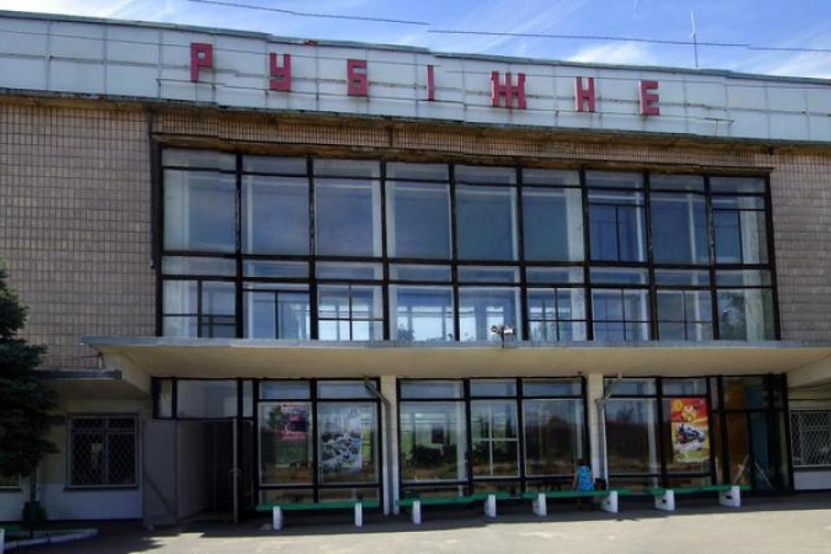 Почти ни одного уцелевшего дома: в сети показали видео из Рубежного, вдоль ж/д Почти ни одного уцелевшего дома: в сети показали видео из Рубежного, вдоль ж/д