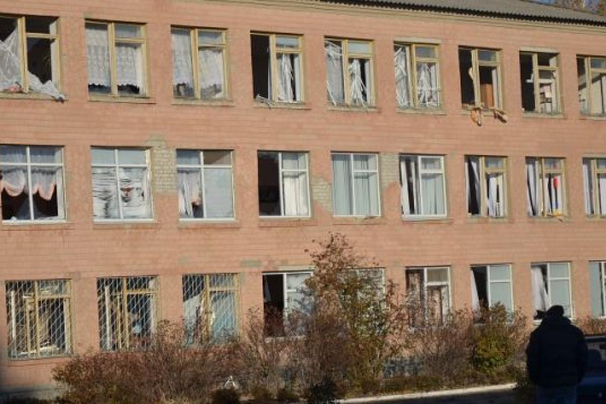 "Стреляют сильно, есть "прилеты": очевидцы о ситуации в Сватово