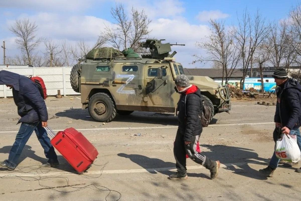 "Сразу на фронт - без пищи и воды": В "ЛНР" оккупанты раздают повестки коммунальщикам и работникам лесхозов