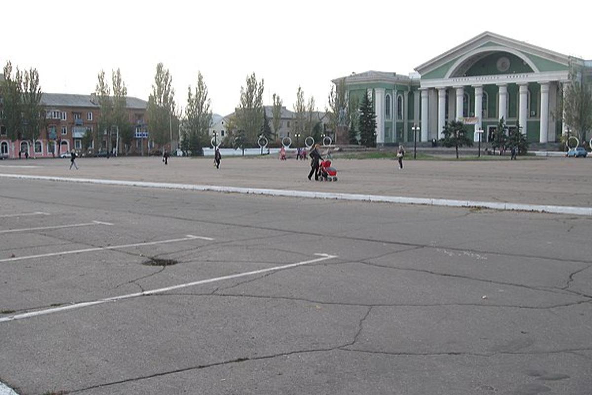 "Людей "тьма-тьмуща": як зараз виглядає центральна площа Сєвєродонецька "Людей "тьма-тьмуща": як зараз виглядає центральна площа Сєвєродонецька