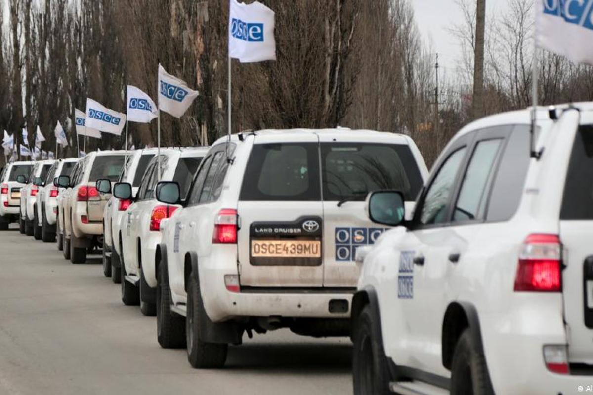 Оккупанты готовят провокации на Луганщине, перебрасывая внедорожники ОБСЕ. Видео