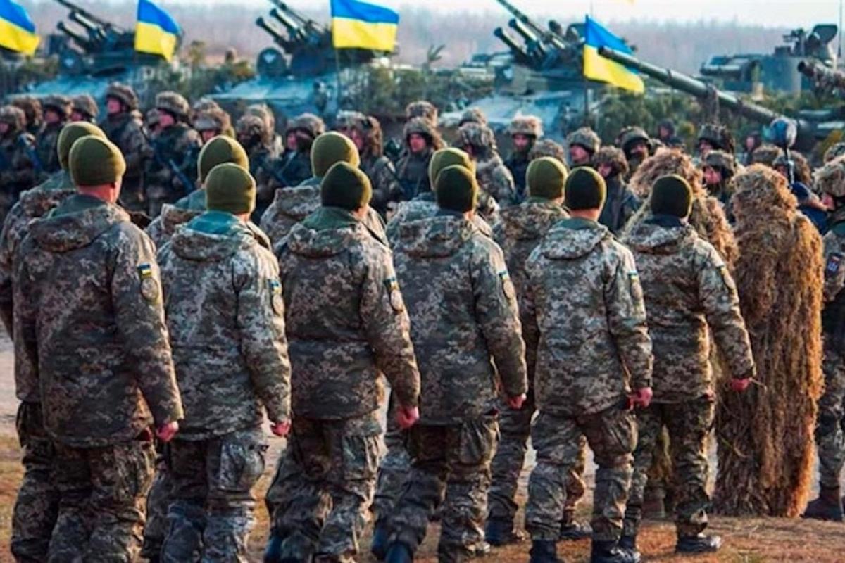 Украинцев за границей обязали становиться на военный учет: кого касается Украинцев за границей обязали становиться на военный учет: кого касается