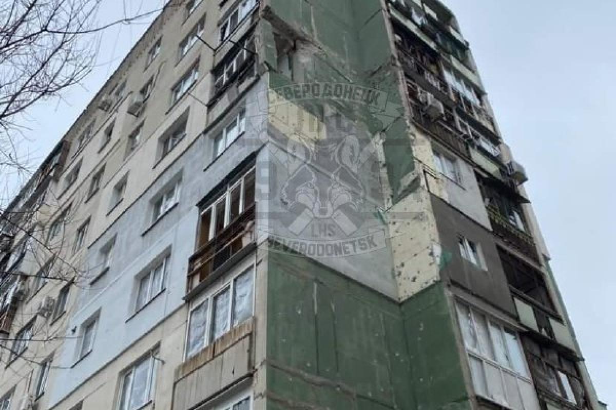 "Ух, заживемо тепер!": у мережі показали, як окупанти поміняли вікна та батареї у Сєвєродонецьку "Ух, заживемо тепер!": у мережі показали, як окупанти поміняли вікна та батареї у Сєвєродонецьку