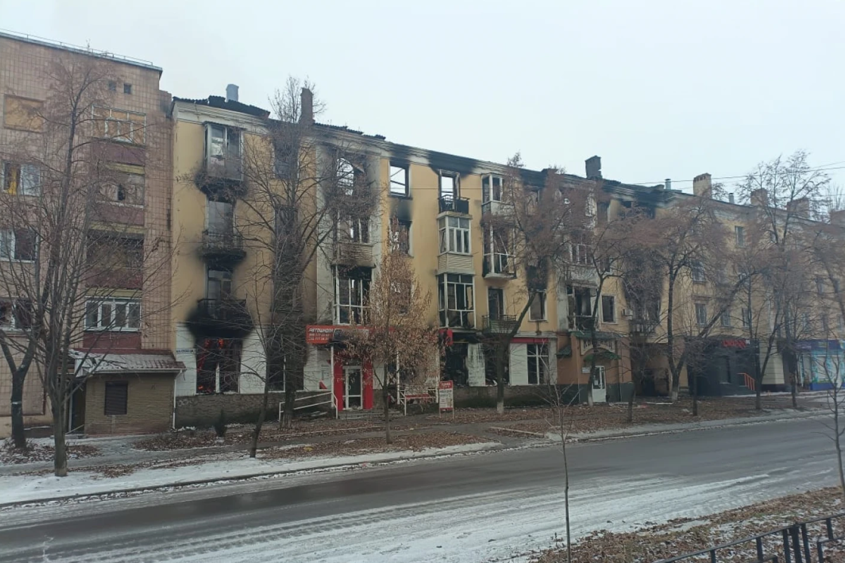 "Тут валять без розбору": Журналісти на відео показали, як живуть жителі Бахмута "Тут валять без розбору": Журналісти на відео показали, як живуть жителі Бахмута