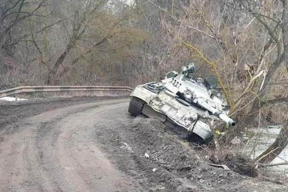 "Связи нет, дорог тоже, есть только ямы, вода и грязь": ситуация в Кременной и Рубежном от очевидцев "Связи нет, дорог тоже, есть только ямы, вода и грязь": ситуация в Кременной и Рубежном от очевидцев