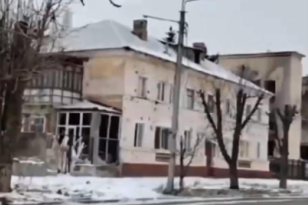 "На улице ни души, специалистов катастрофически не хватает": как выживают жители Лисичанска "На улице ни души, специалистов катастрофически не хватает": как выживают жители Лисичанска