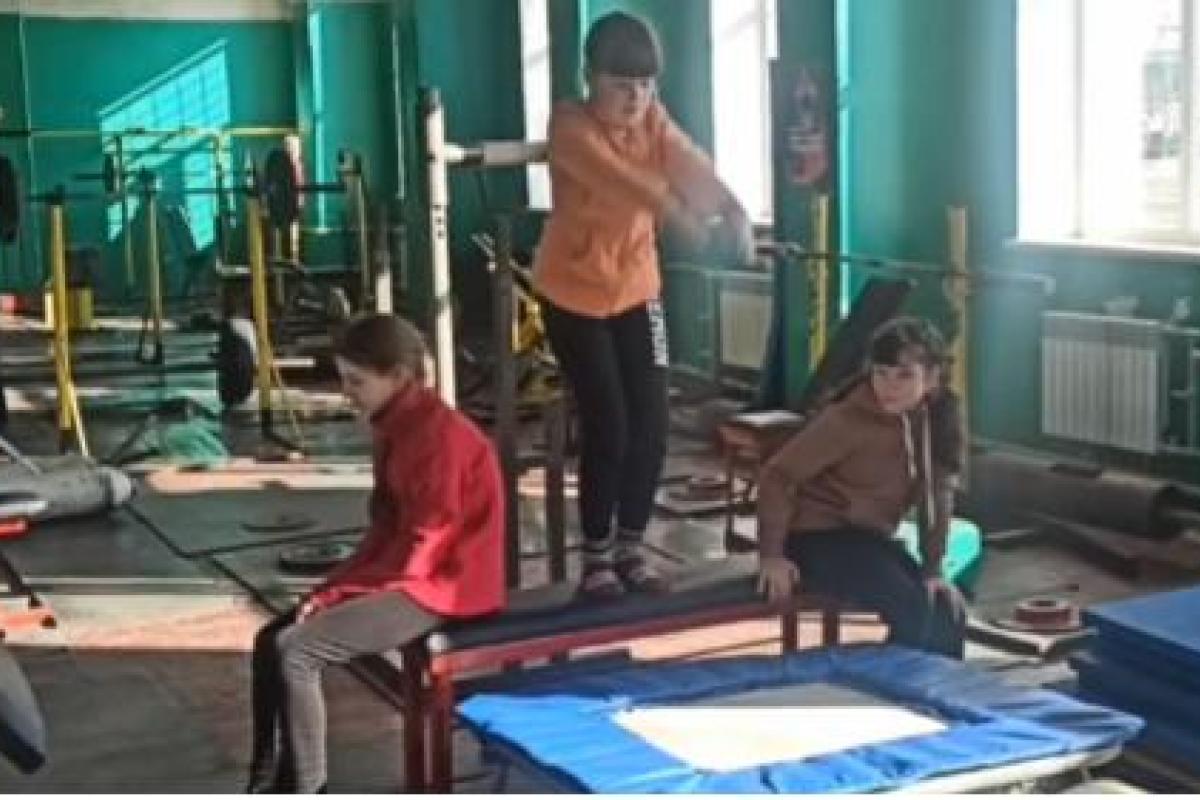 Заняття у светрах та теплих штанах: у Сєвєродонецьку відкрилася секція спортивної гімнастики Заняття у светрах та теплих штанах: у Сєвєродонецьку відкрилася секція спортивної гімнастики