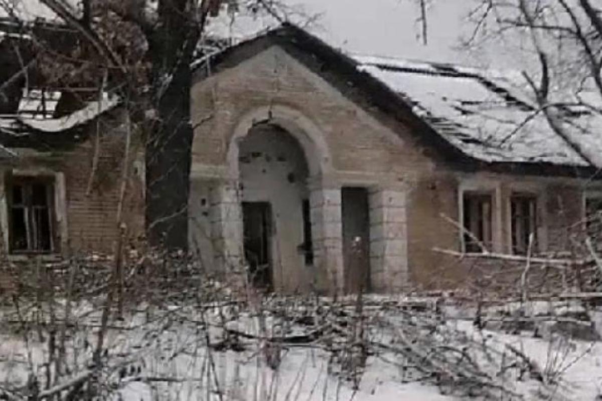 "Здесь просто нет домов": очевидцы показали на видео одну из разрушенных улиц Лисичанска "Здесь просто нет домов": очевидцы показали на видео одну из разрушенных улиц Лисичанска