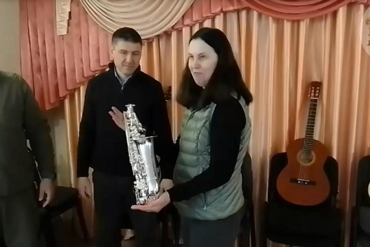 "Вручили детям важный подарок": Лисичанская музыкальная школа получила от оккупантов инструменты "Вручили детям важный подарок": Лисичанская музыкальная школа получила от оккупантов инструменты