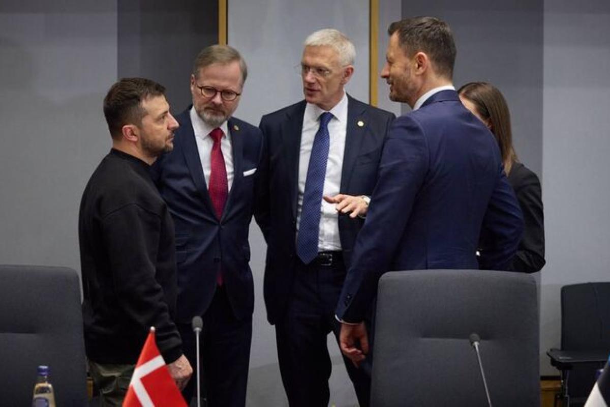 Зеленский опубликовал видеоотчет о своих встречах в Брюсселе Зеленский опубликовал видеоотчет о своих встречах в Брюсселе