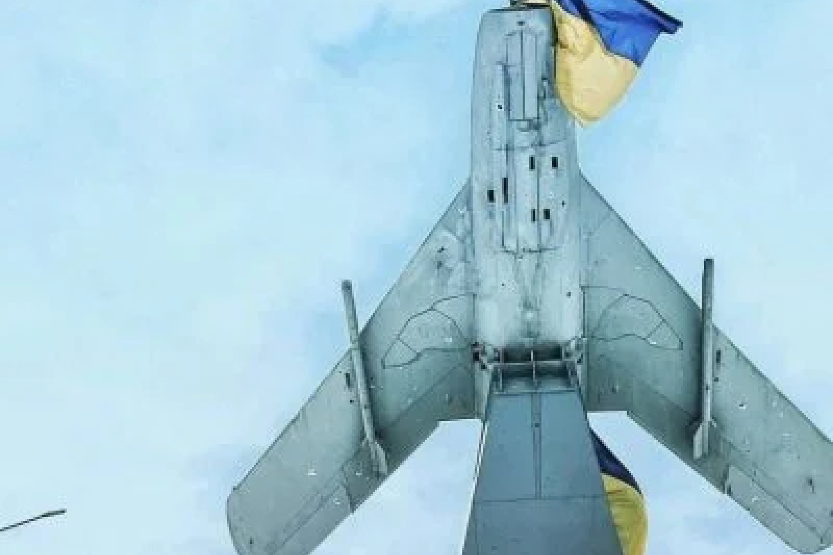 Россияне взорвали самолет-символ Бахмута - видео Россияне взорвали самолет-символ Бахмута - видео