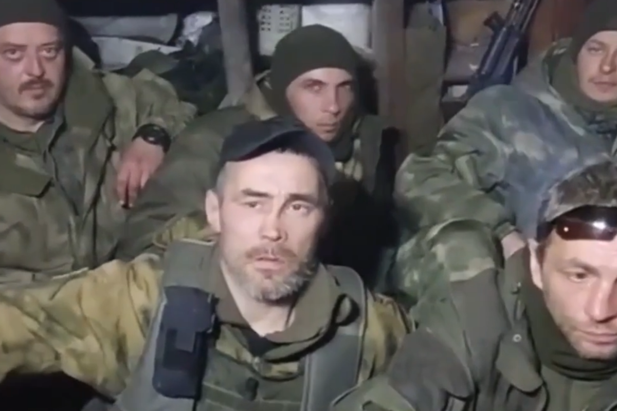 "Люди брошены в окопах как бомжи и завалены трупами": остатки российского отряда "Шторм" обратились к Путину "Люди брошены в окопах как бомжи и завалены трупами": остатки российского отряда "Шторм" обратились к Путину