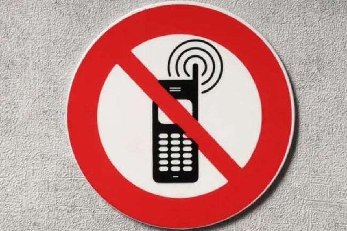 Просят перерегистрировать свои аккаунты: на Луганщине оккупанты меняют код номера телефона