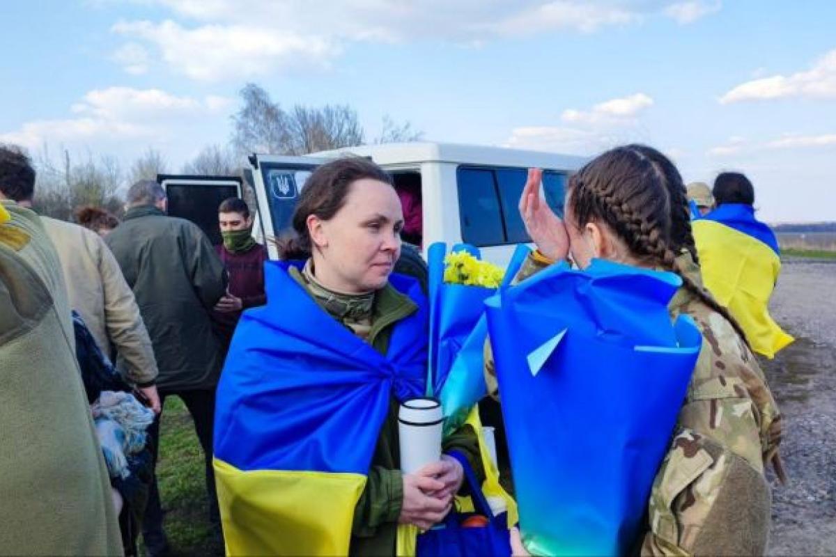 З російського полону повернули 100 військових: серед них захисники Маріуполя, "Азовсталі" та Гостомелю З російського полону повернули 100 військових: серед них захисники Маріуполя, "Азовсталі" та Гостомелю