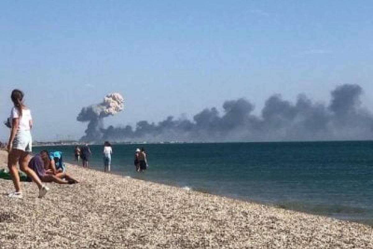 "Поигрались в песочек и хватит": Гуменюк о курортном сезоне для россиян в Крыму "Поигрались в песочек и хватит": Гуменюк о курортном сезоне для россиян в Крыму