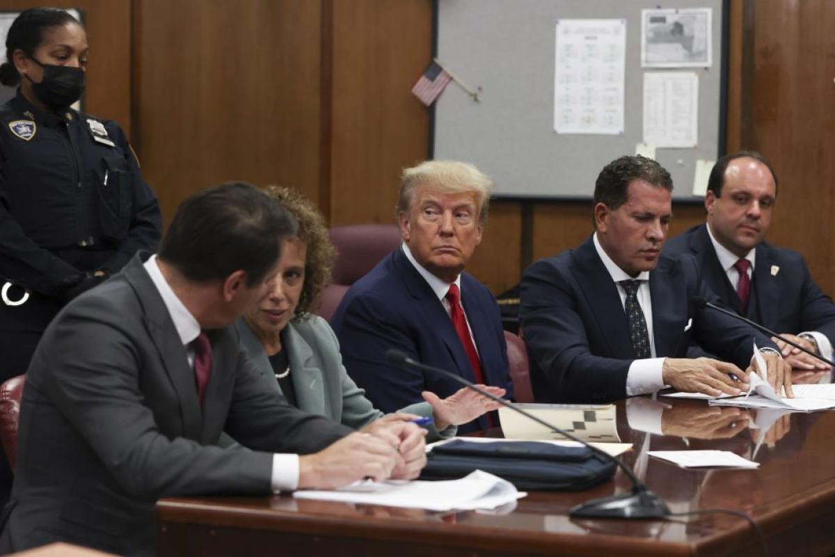 С Трампа сняли арест, он не признал ни одного из 34 выдвинутых ему обвинений