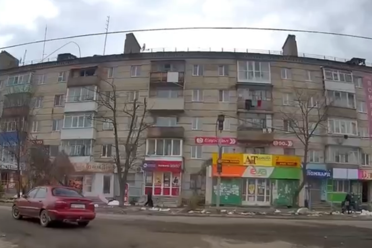 За звонки увозят в комендатуру, а в дома заселяют уже без списков: обстановка в Северодонецке из соцсетей За звонки увозят в комендатуру, а в дома заселяют уже без списков: обстановка в Северодонецке из соцсетей