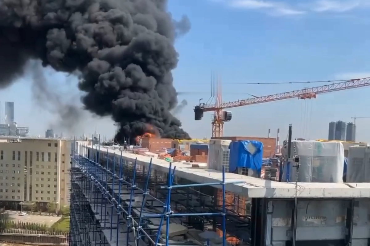 В центре Москвы масштабный пожар: кадры с места происшествия