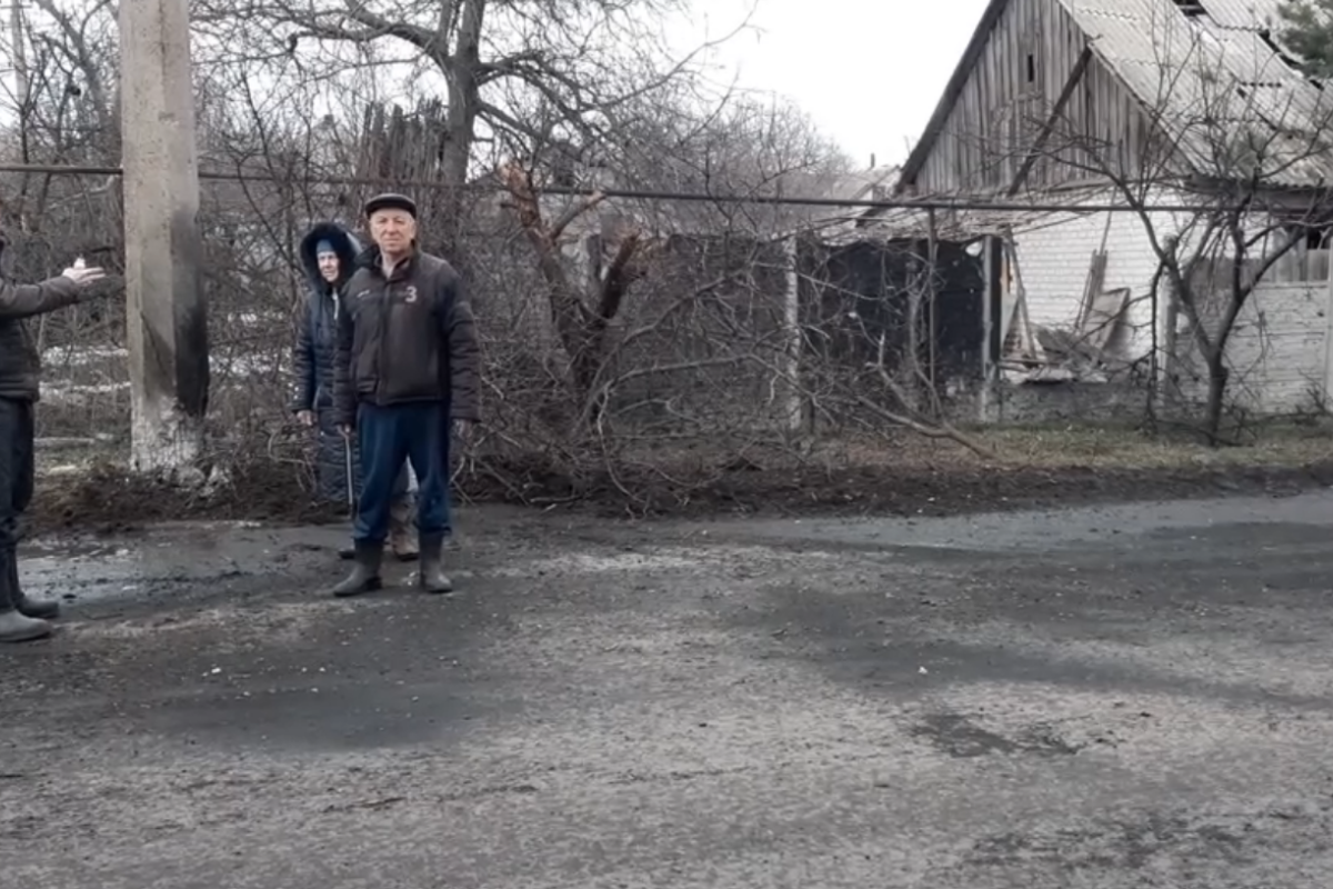 "Прилеты" в Лисичанске: оккупанты показали повреждения частного сектора в черте города "Прилеты" в Лисичанске: оккупанты показали повреждения частного сектора в черте города