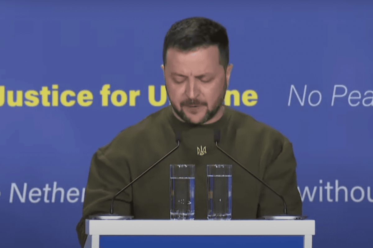 Щоб привезти для росіян погані новини я зараз у Гаазі, - Зеленський Щоб привезти для росіян погані новини я зараз у Гаазі, - Зеленський