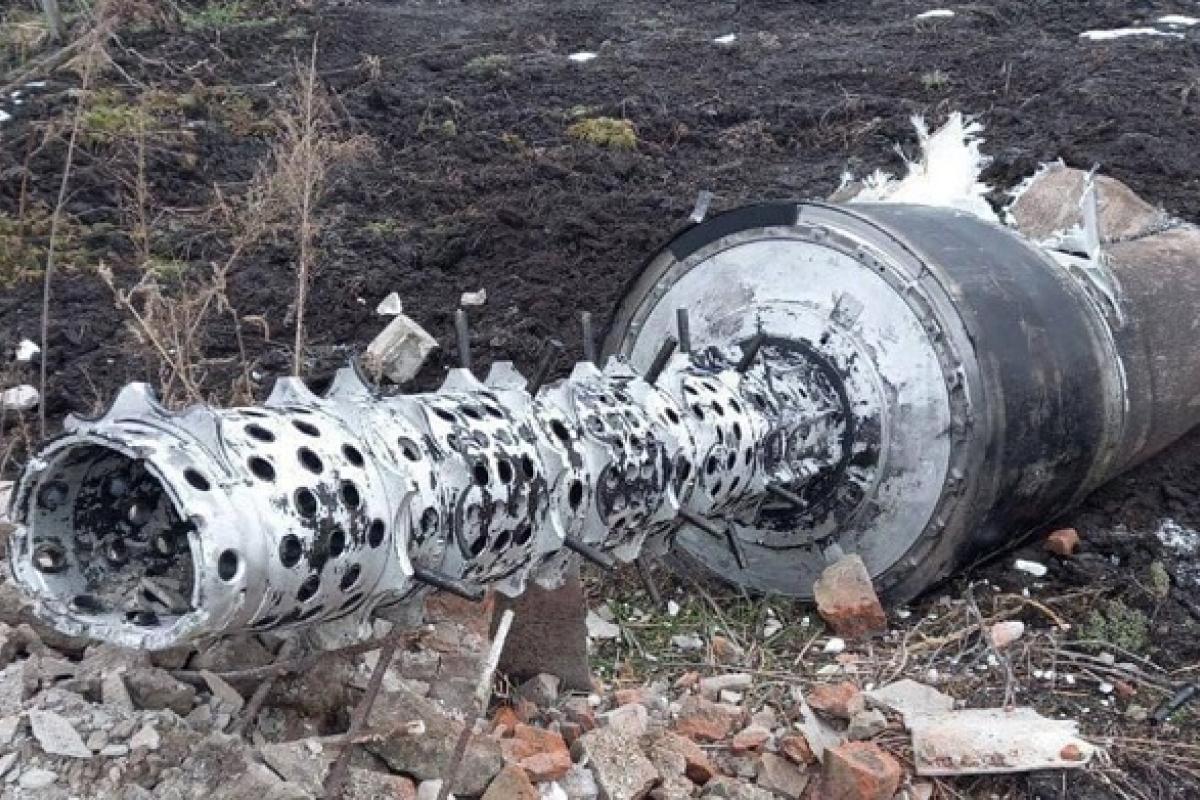 Ракетна атака України: у Києві уламки пошкодили дах ТРЦ Ракетна атака України: у Києві уламки пошкодили дах ТРЦ