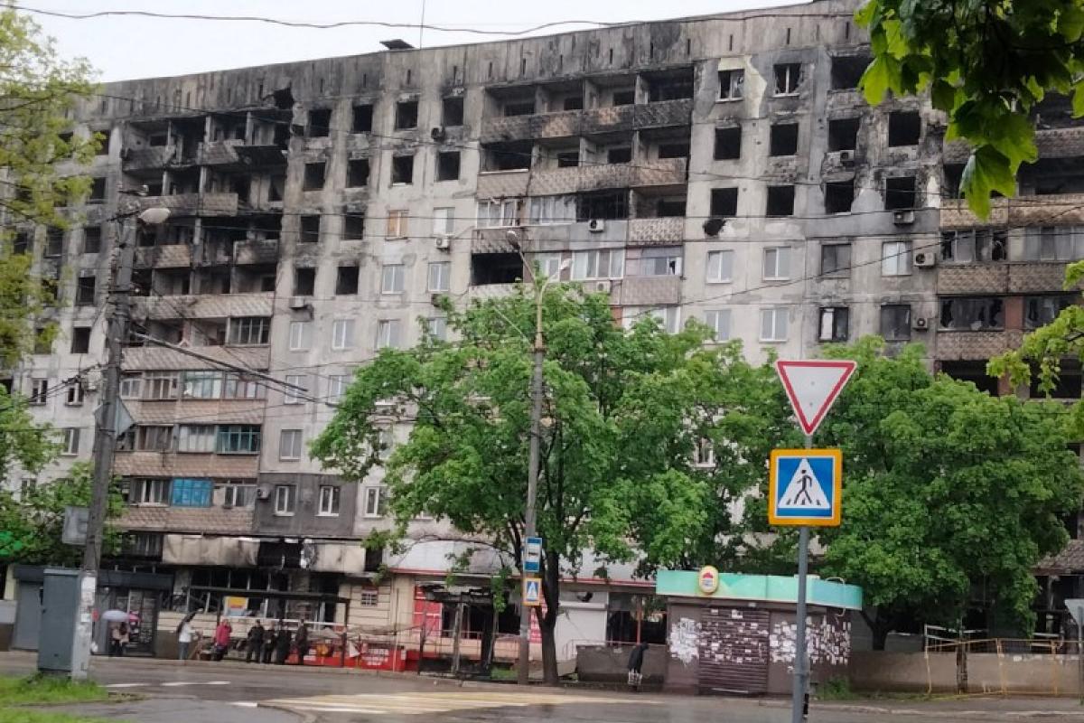 Ждут ВСУ и освобождения: В Мариуполе вывесили флаг Украины Ждут ВСУ и освобождения: В Мариуполе вывесили флаг Украины