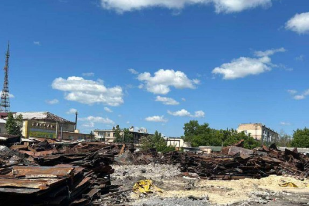 "Кінець один – пограбували та насмітили": у мережі обговорюють нових "мешканців" у Сєвєродонецьку "Кінець один – пограбували та насмітили": у мережі обговорюють нових "мешканців" у Сєвєродонецьку