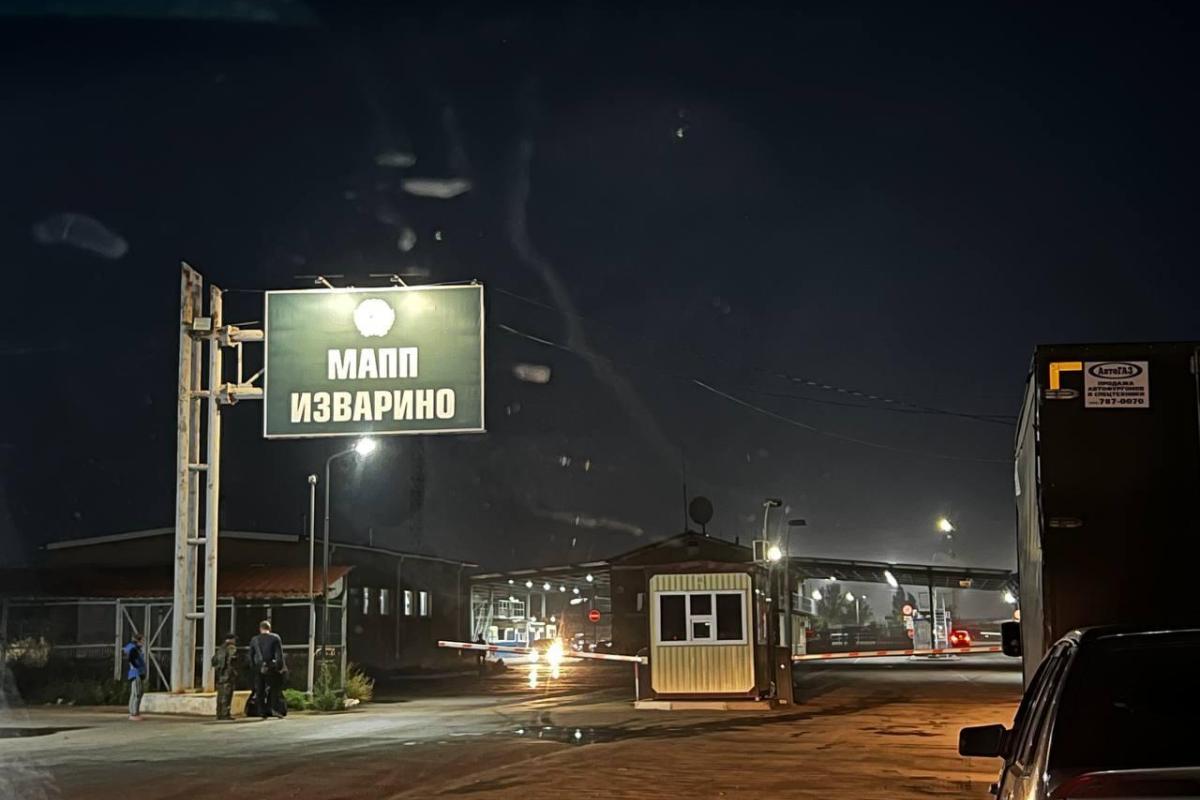 "На КПП нікого не хочуть пускати": Росія закрила кордони з "ЛНР" та "ДНР" "На КПП нікого не хочуть пускати": Росія закрила кордони з "ЛНР" та "ДНР"