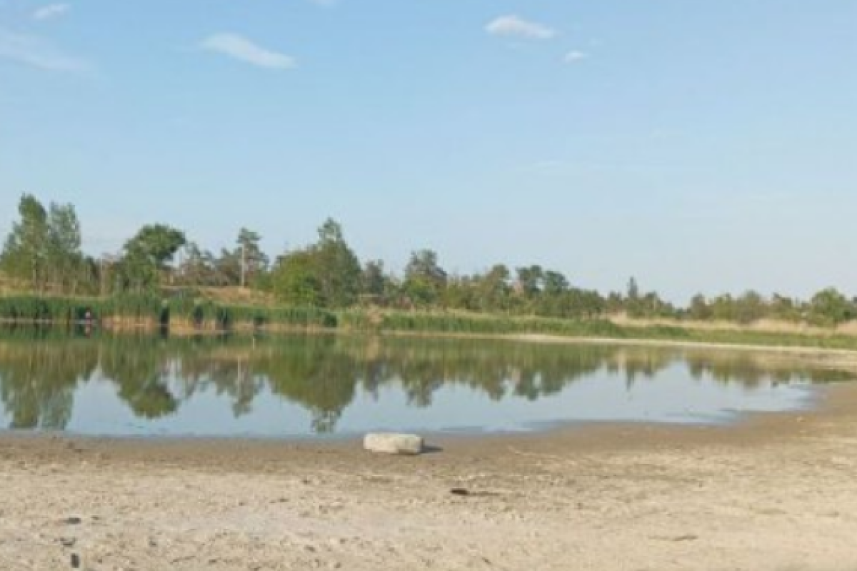 "Від нього вже нічого не залишилося": у мережі показали, як зараз виглядає Паркове озеро у Сєвєродонецьку "Від нього вже нічого не залишилося": у мережі показали, як зараз виглядає Паркове озеро у Сєвєродонецьку