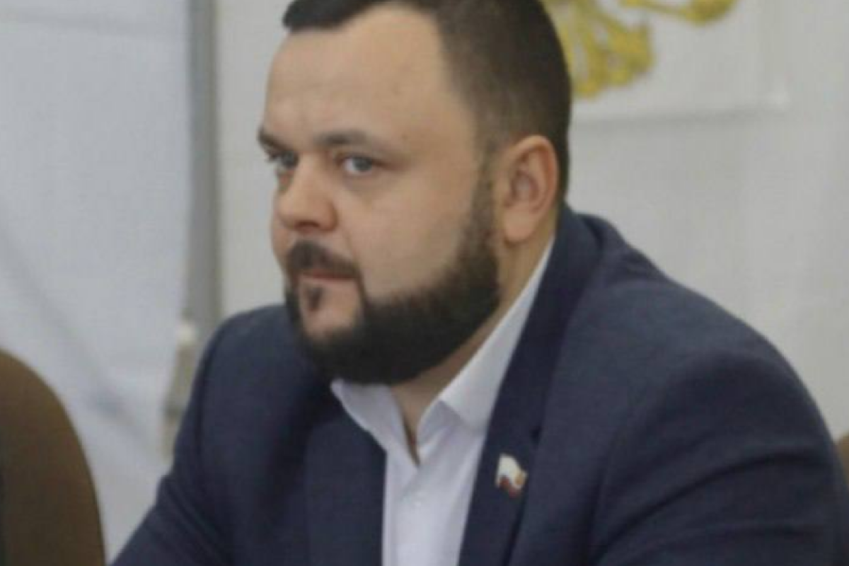 В Симферополе взорвался автомобиль с назначенным РФ "помощником вице-премьера Запорожской области" - фото В Симферополе взорвался автомобиль с назначенным РФ "помощником вице-премьера Запорожской области" - фото