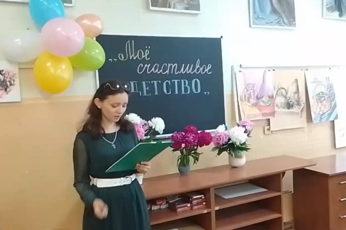 "Не пожалели ярких красок": в сети показали, как прошла выставка в художественной школе Лисичанска
