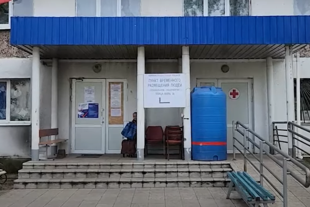 "Окна разбиты, а машинки есть": В сети высмеяли пропагандистский ролик о "прекрасной" жизни в Рубежном