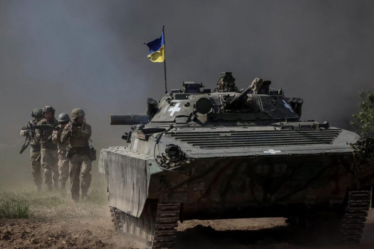 ВСУ начали новый этап в контрнаступлении и уже начала перебрасывать туда резервы, - NYT ВСУ начали новый этап в контрнаступлении и уже начала перебрасывать туда резервы, - NYT