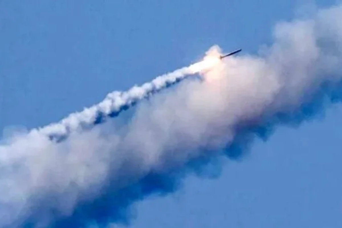 Ракетная атака по Украине: в Киеве фиксируют падение обломков, есть жертвы