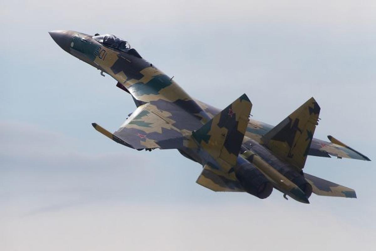 В России разбился самолет Су-30: момент падения истребителя опубликовали в сети