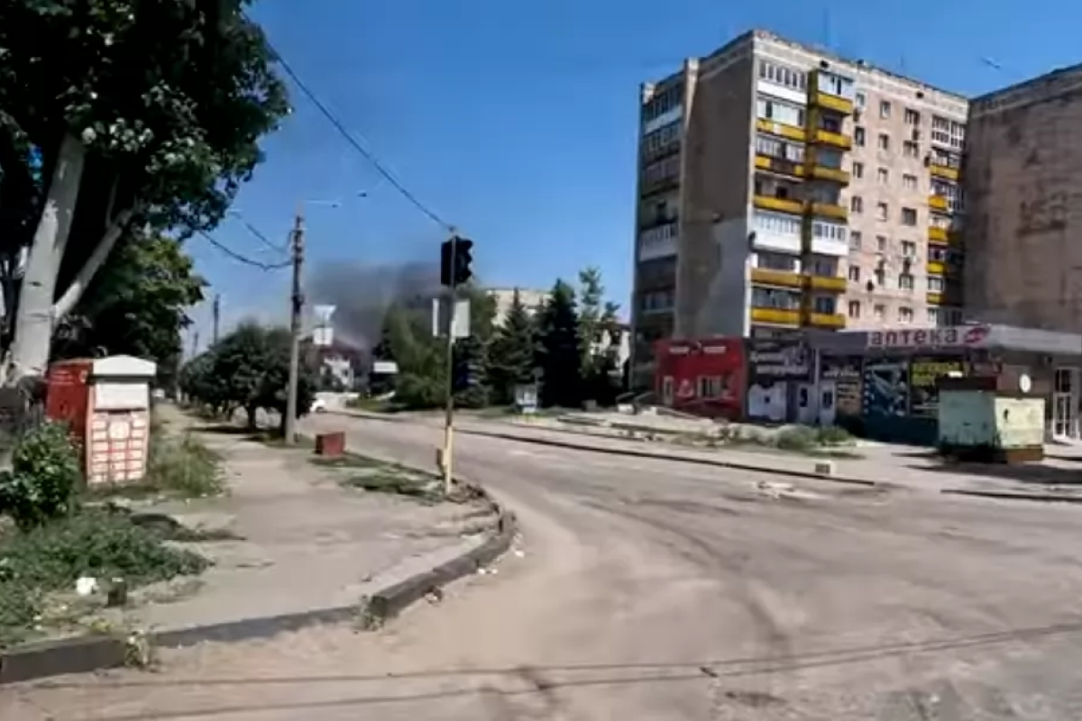 "Скорый забрал косилки": Очевидцы рассказали, почему Лисичанск зарос травой