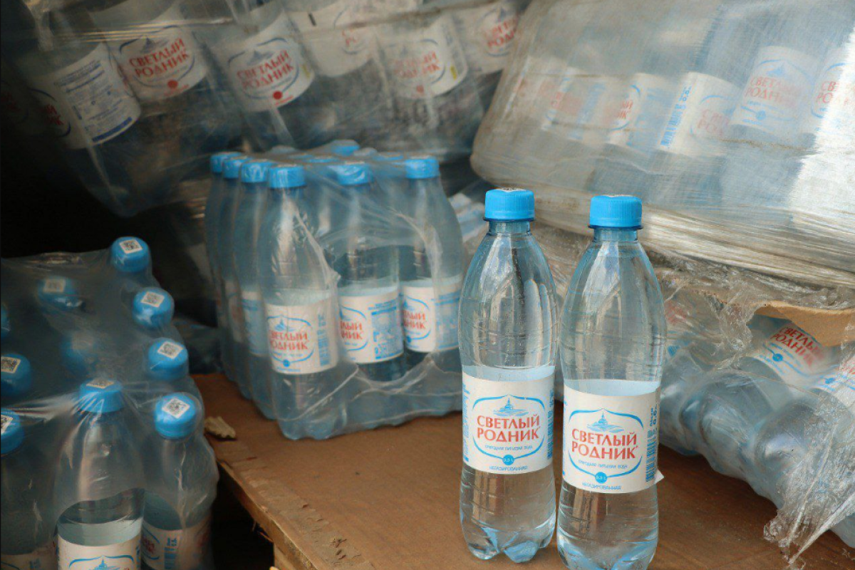 "Сало немає, попийте водички!": Росіяни привезли в окупований Сєвєродонецьк "братський товар" "Сало немає, попийте водички!": Росіяни привезли в окупований Сєвєродонецьк "братський товар"