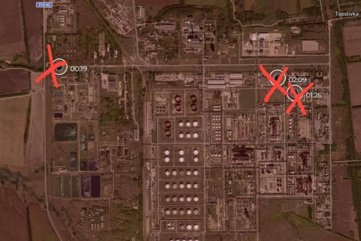 "Оккупантам не спрятаться": ВСУ показали, как уничтожают вражескую технику на территории Лисичанского НПЗ - видео