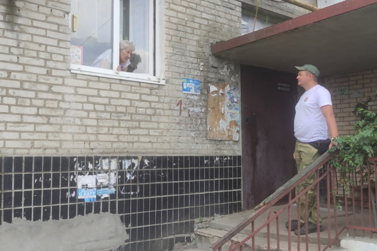 "И воды привезут и по дому помогут": В оккупированном Лисичанске появилось "тимуровское" движение - фото "И воды привезут и по дому помогут": В оккупированном Лисичанске появилось "тимуровское" движение - фото