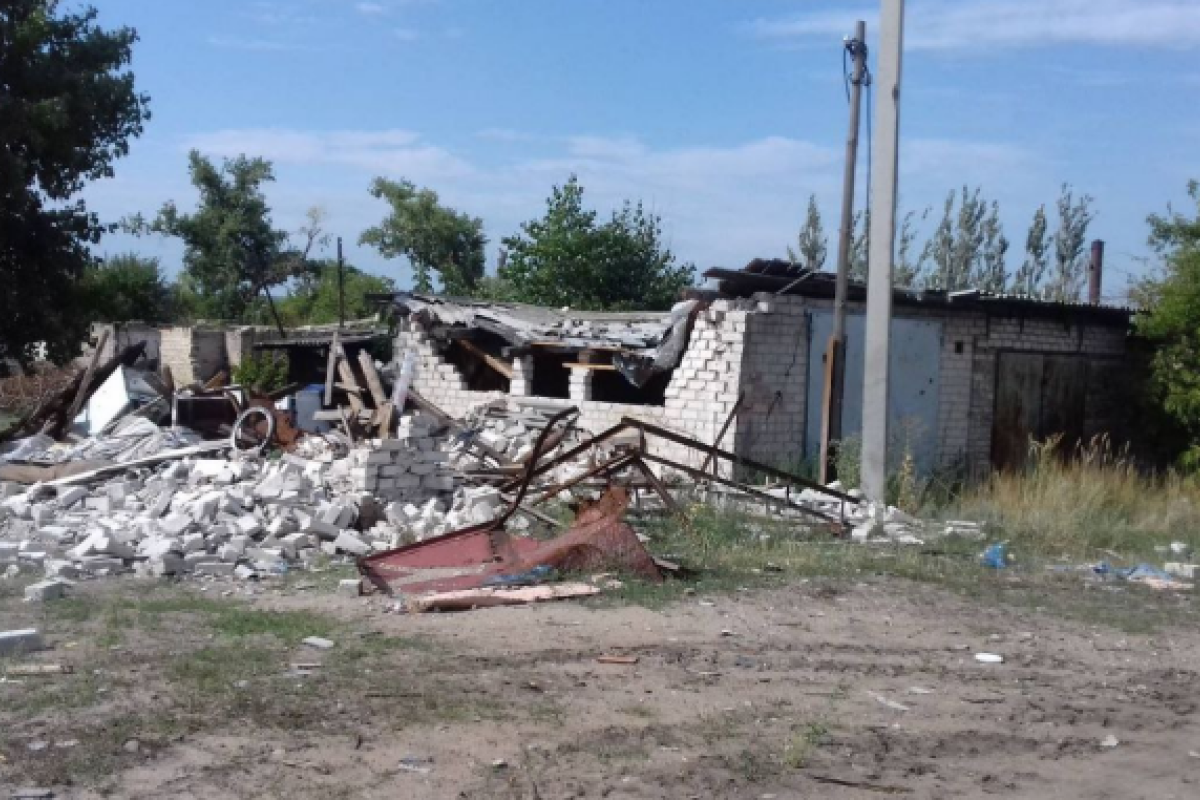 "В'їзд за пропискою, зв'язку немає, як і обіцяного "відновлення": Блогер розповів, як виживають жителі Рубіжного - відео "В'їзд за пропискою, зв'язку немає, як і обіцяного "відновлення": Блогер розповів, як виживають жителі Рубіжного - відео