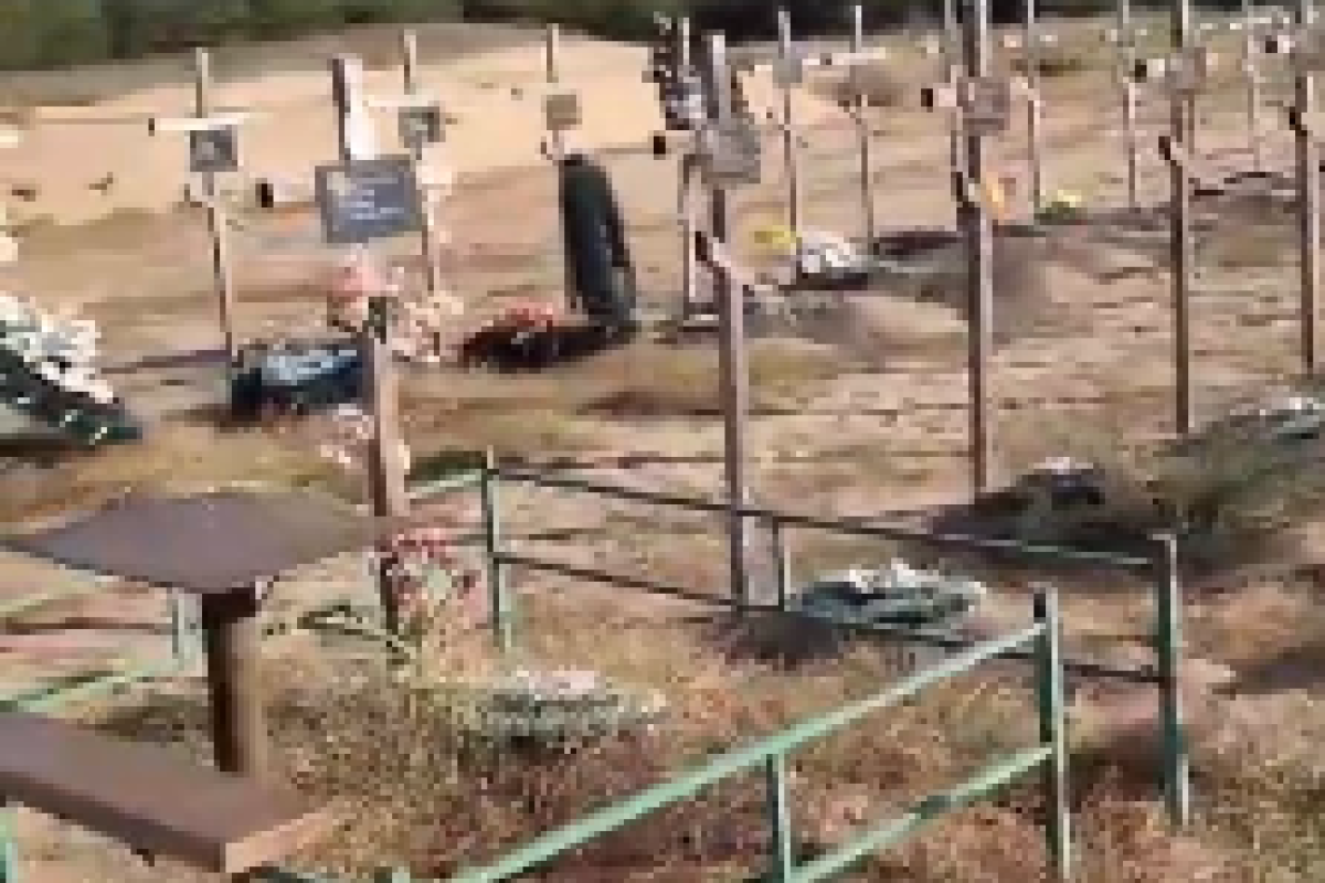 "Все мирные жители города Рубежного": Очевидцы показали на видео кладбище на Кудряшовке "Все мирные жители города Рубежного": Очевидцы показали на видео кладбище на Кудряшовке