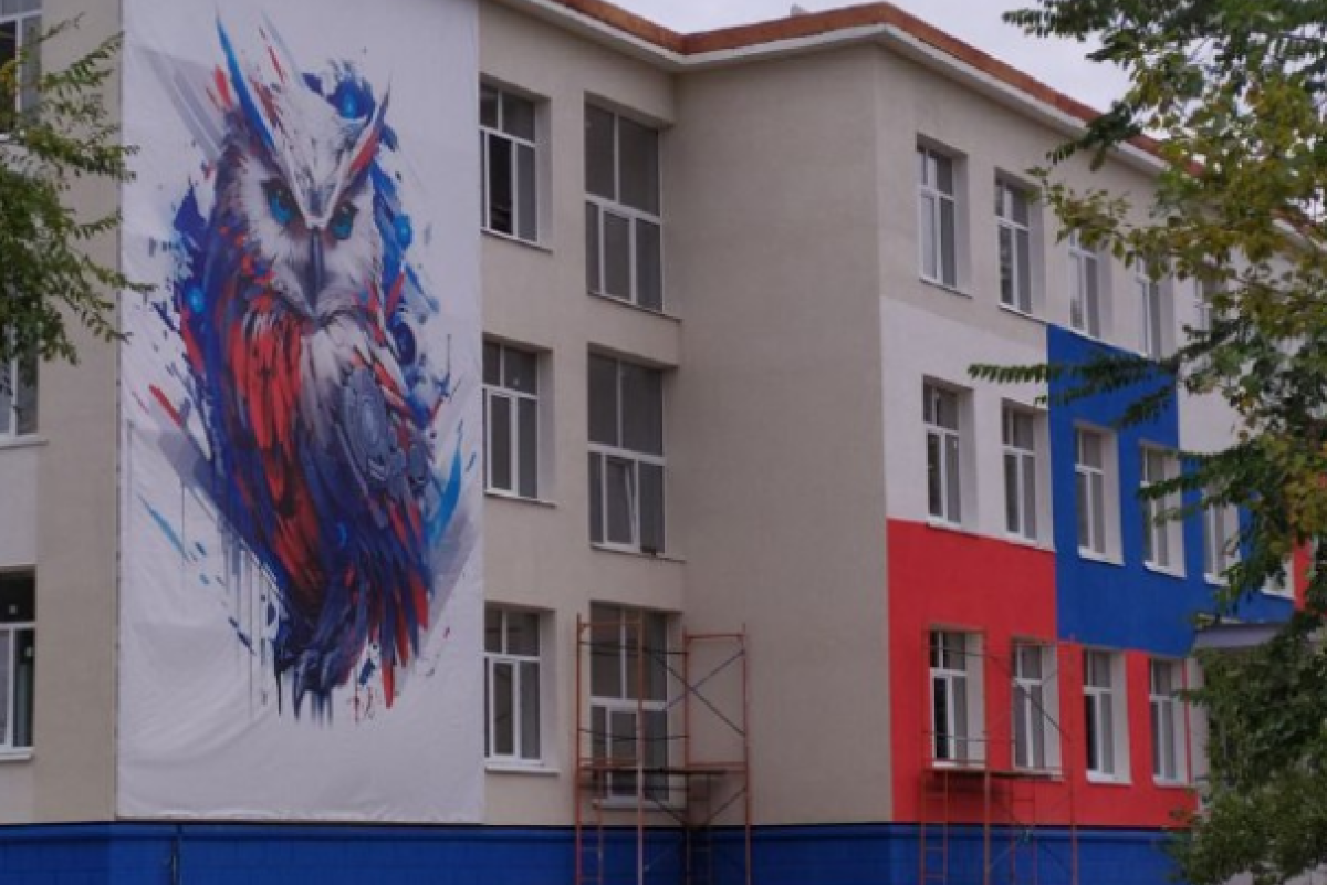 "Сову мудрости" сменила "кровавая": В Северодонецке оккупанты закрасили мурал - фото "Сову мудрости" сменила "кровавая": В Северодонецке оккупанты закрасили мурал - фото