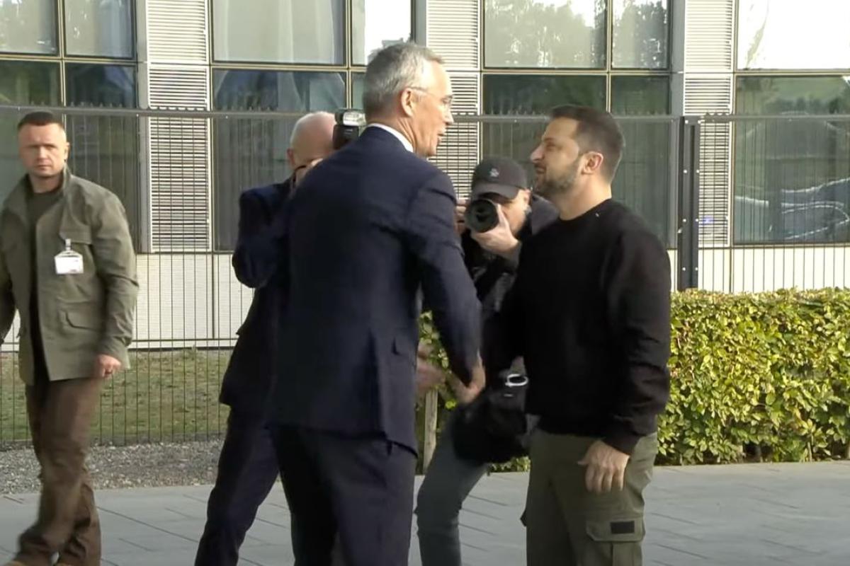 Зеленський прибув до Брюсселю на зустріч міністрів оборони країн НАТО Зеленський прибув до Брюсселю на зустріч міністрів оборони країн НАТО