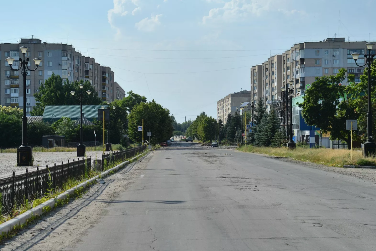 У Лисичанську окупанти провели "прибирання" міста зі спеціальною "невидимою" технікою - фото
