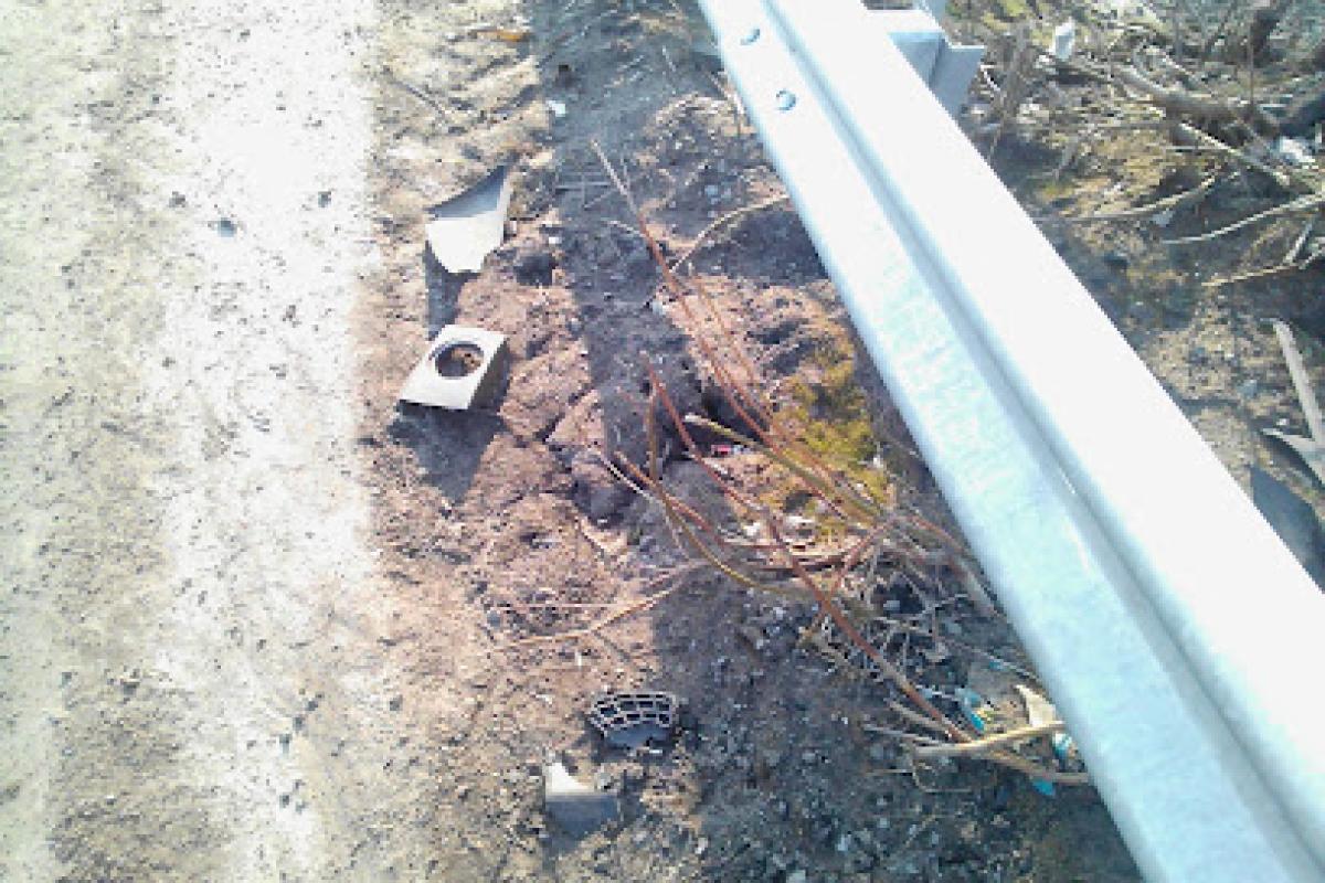 "Так виглядає і все село": У мережі показали міст, що з'єднував Кремінну та Лиман "Так виглядає і все село": У мережі показали міст, що з'єднував Кремінну та Лиман