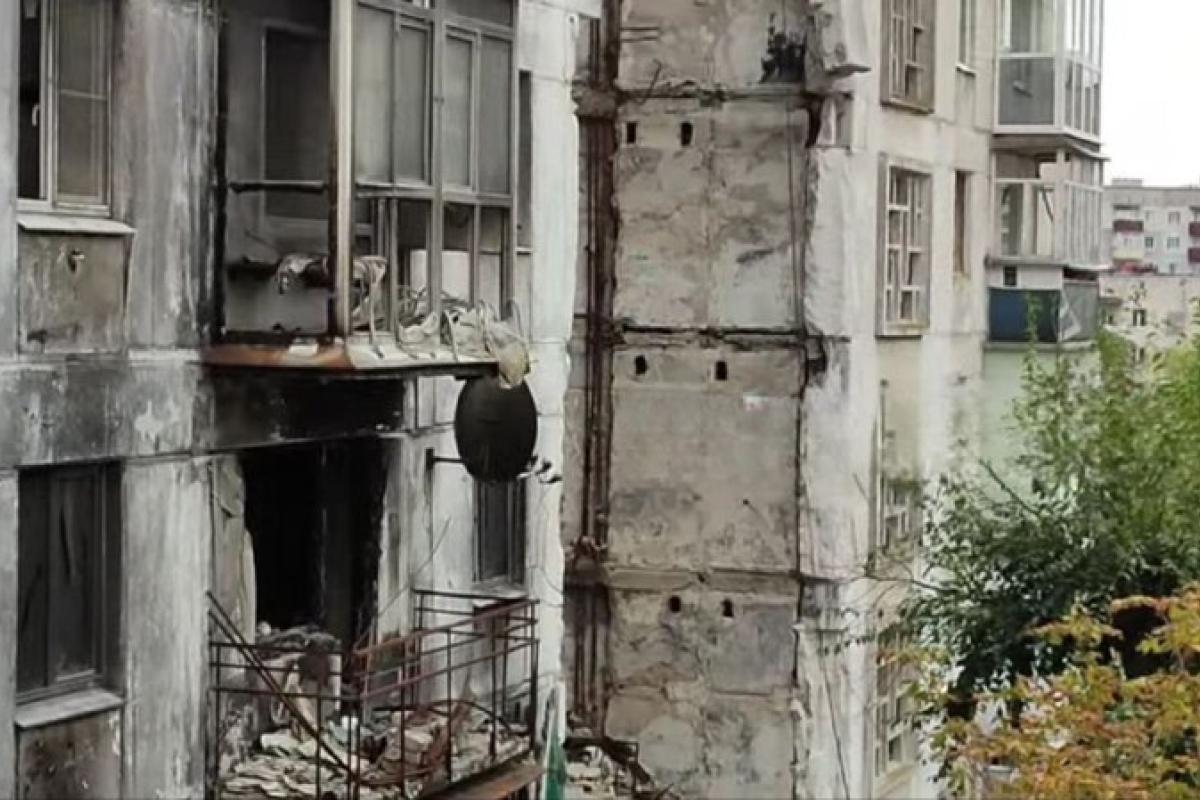 "До колишнього квітучого міста ще далеко": У мережі показали один із районів Сєвєродонецька - відео