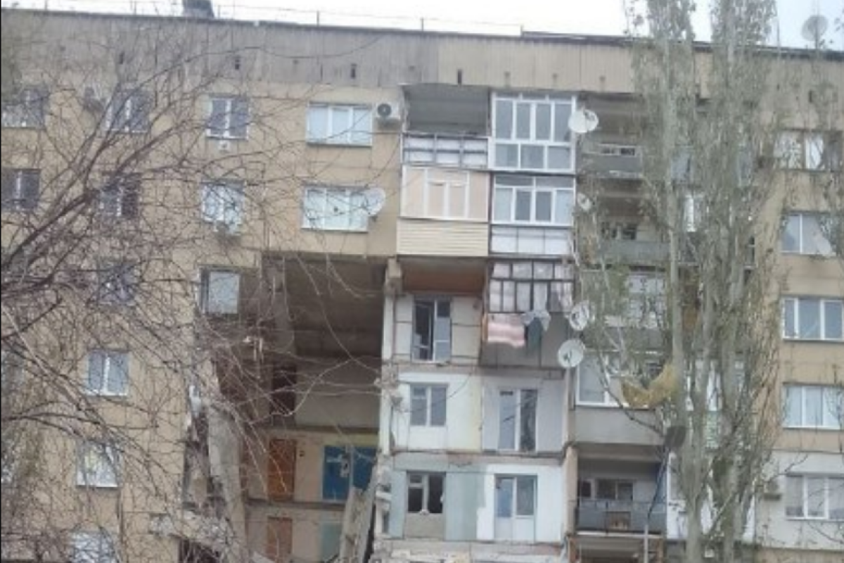 "Вроде и уцелело, но все под снос": Жители Рубежного обсуждают ситуацию с обрушившимся домом